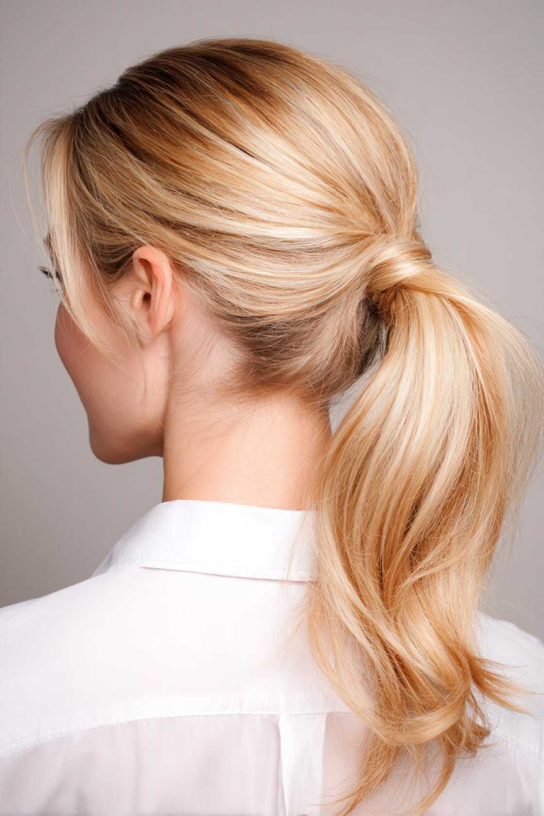 14+ Course-Ready Golf Hair Looks (Stay-Put Buns & Twists) - 14. The Classic Ponytail