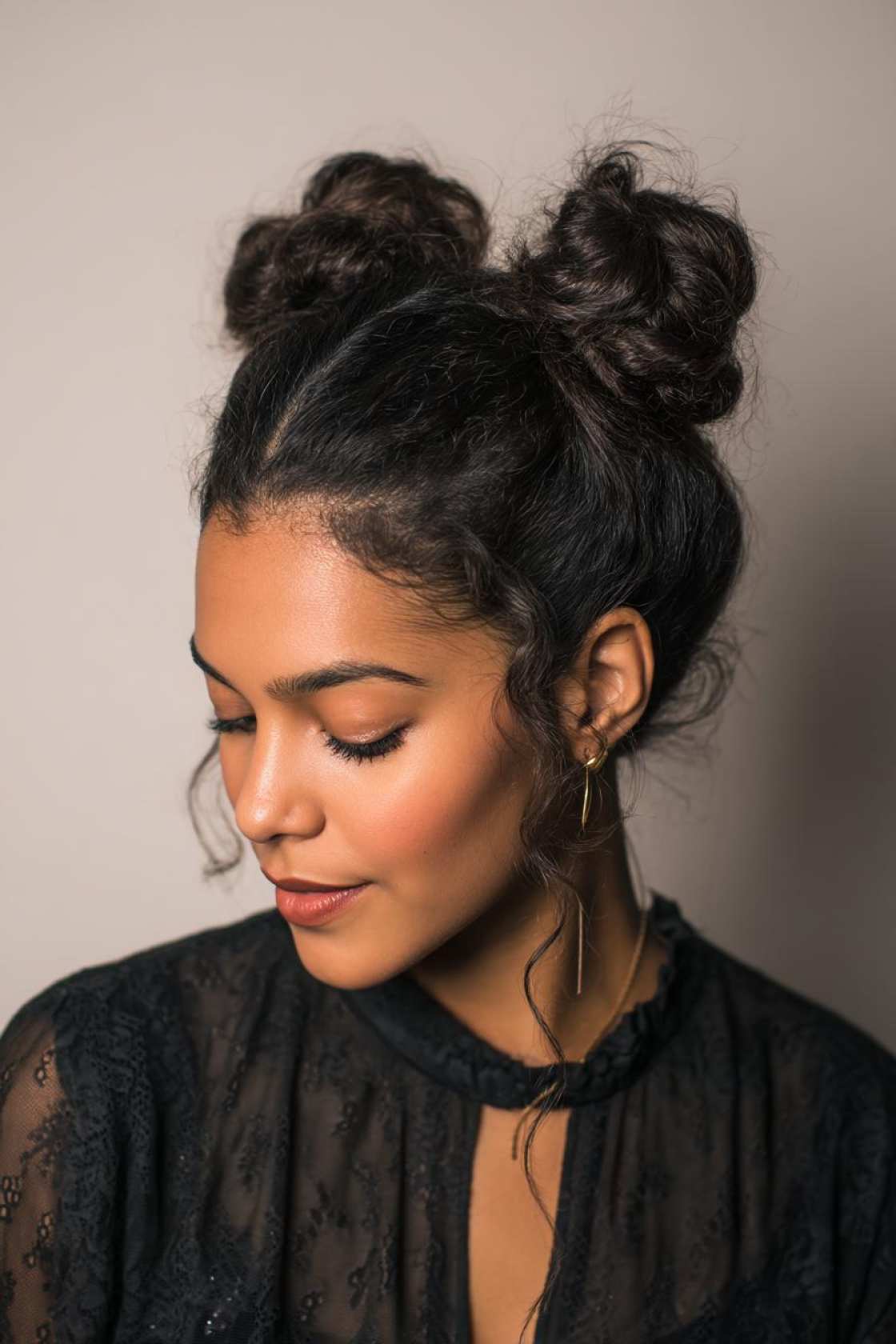15+ Gym Hair Ideas That Actually Stay Put (From HIIT to Yoga) - 2. The Multiple Mini Buns
