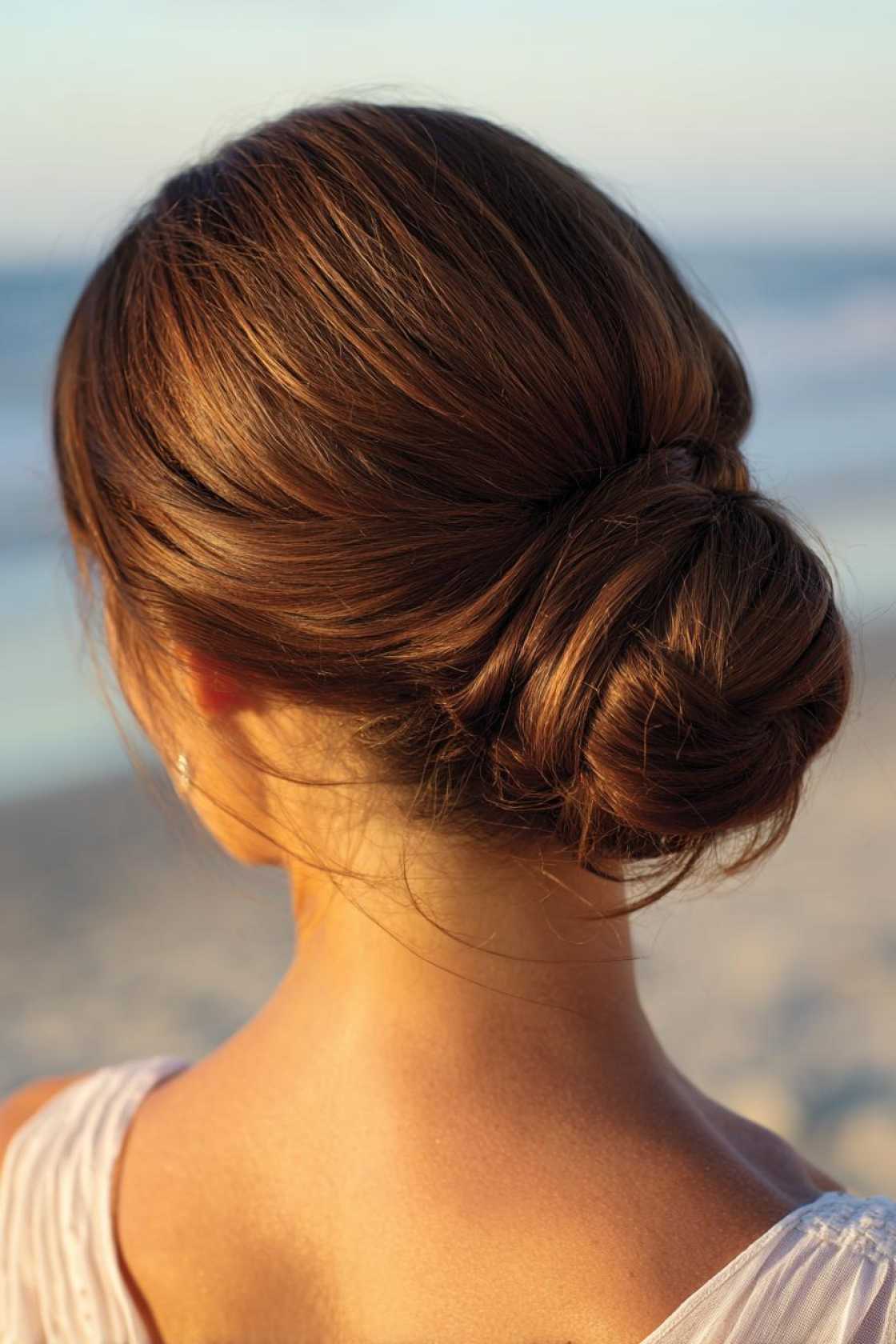 15+ Quick Beach Day Hair Looks (Claw Clips & Bubble Ponies!) - 6. Low Bun