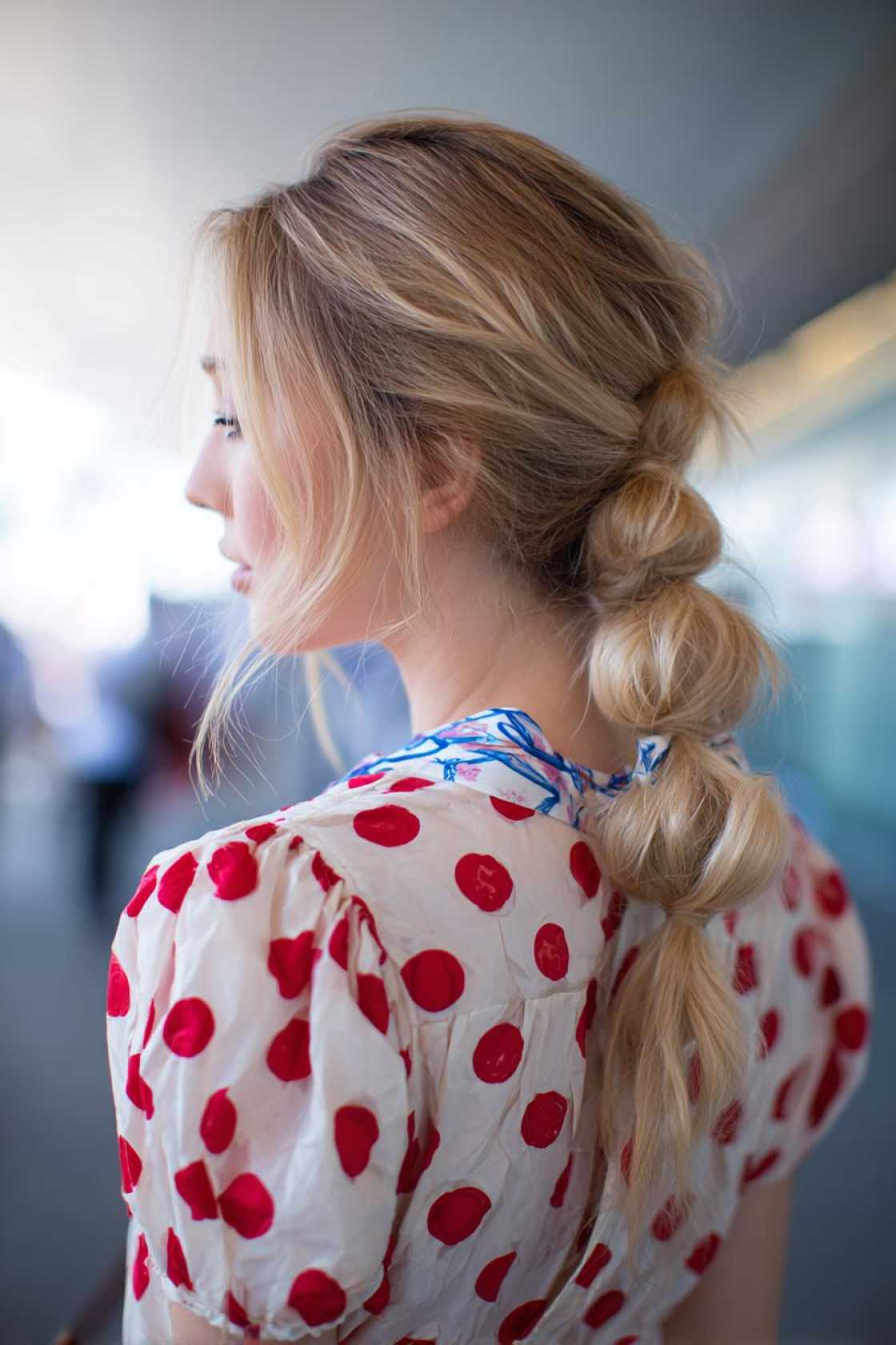 17+ Easy Summer Hairstyles (Claw Clips & Beachy Waves!) - 13. Bubble Ponytail
