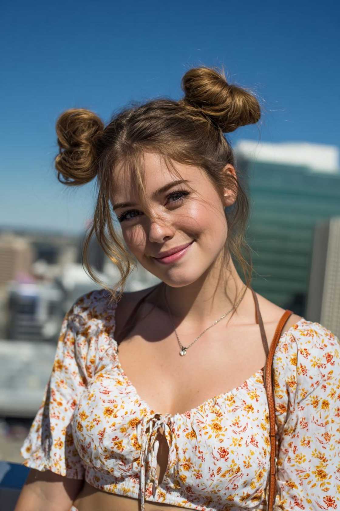 17+ Easy Summer Hairstyles (Claw Clips & Beachy Waves!) - 10. Space Buns