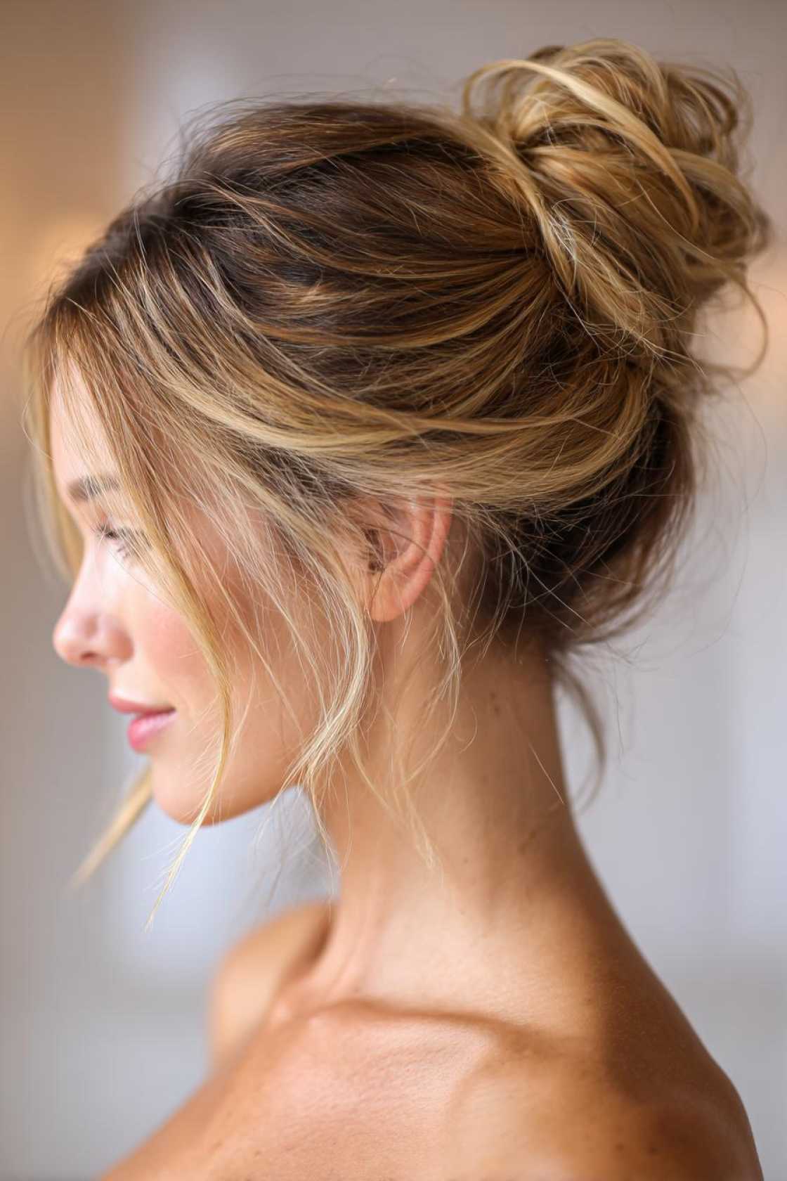 19+ Cute Ways to Wear Your Hair Up (Top Knots & Face-Framing Looks!) - 19. The Messy Bun