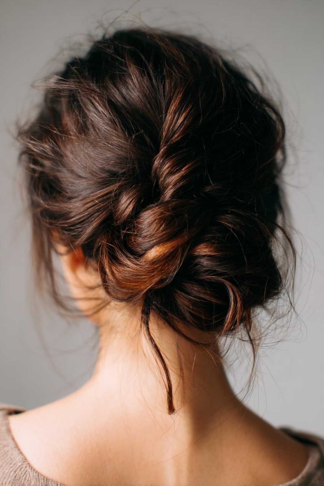 20+ Quick Workout Hairstyles (No-Slip Ponies & More!) - 10. The Messy Bun