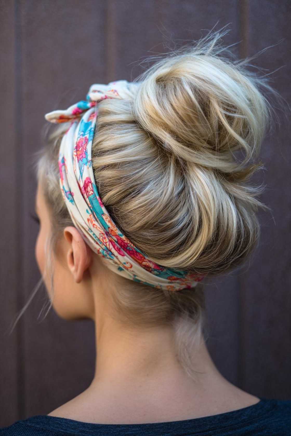 21+ Cute & Waterproof Hair Ideas for the Beach (Buns & Wraps) - 11. The Headband Bun