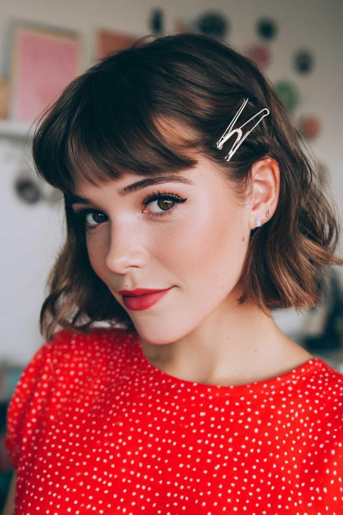 23+ Easy Short Hair Looks for Hot Weather (Headbands & Twists!) - 13. Pinning Back Bangs