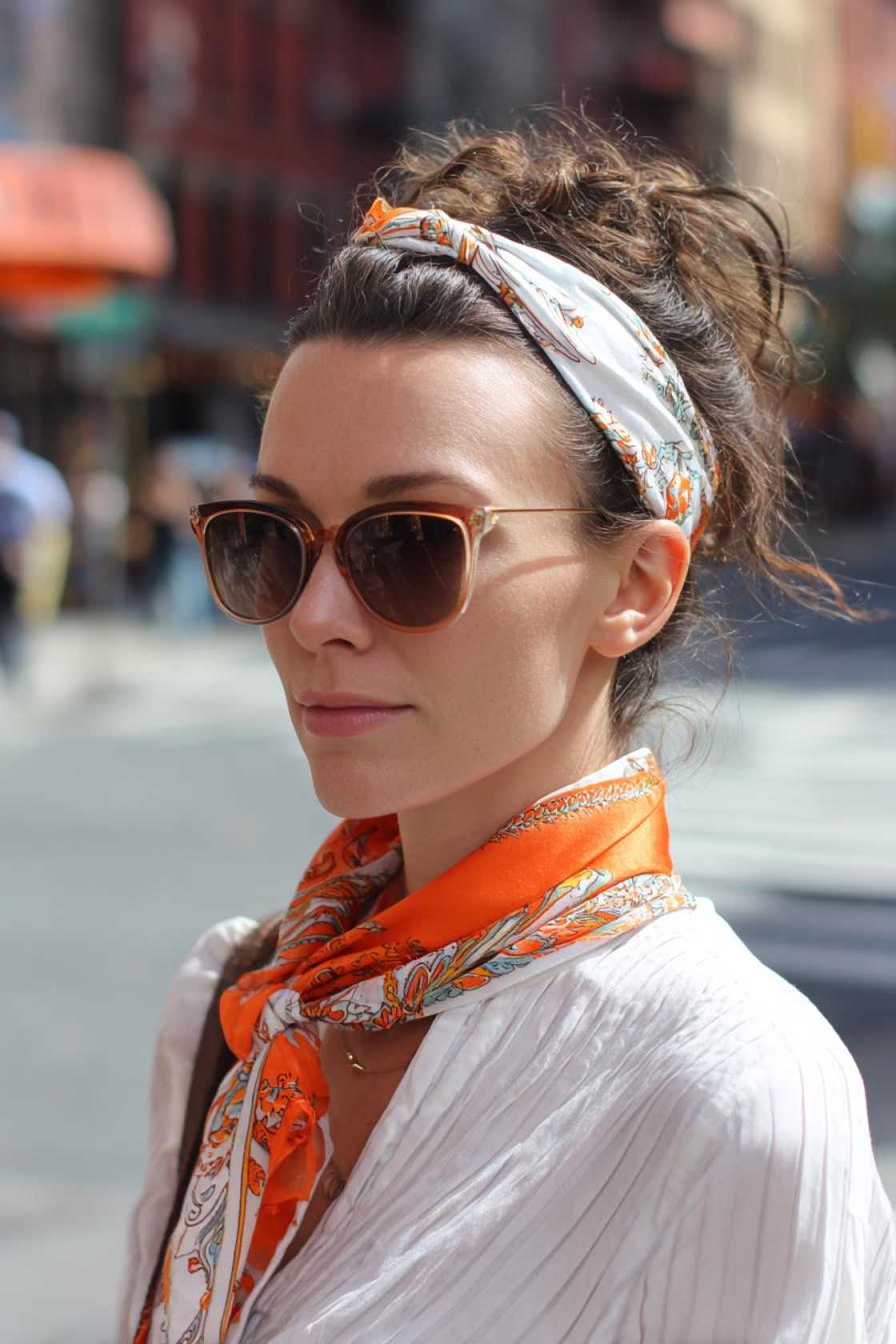 23+ Easy Short Hair Looks for Hot Weather (Headbands & Twists!) - 18. The Scarf Headband Look