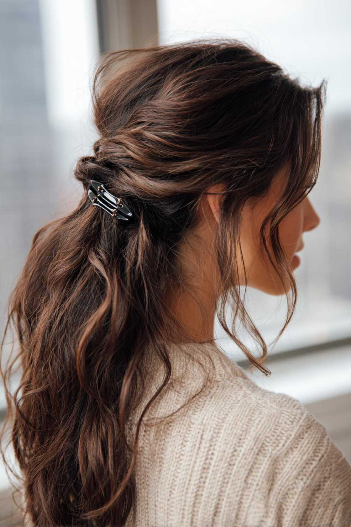 23+ Effortless Messy Claw Clip Hairstyles (Quick Twists & Buns!) - 21. Side-Swept Pin