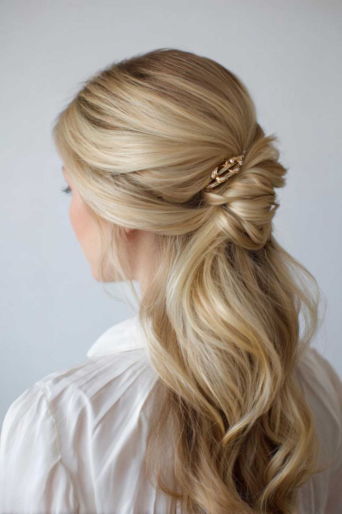 23+ Effortless Messy Claw Clip Hairstyles (Quick Twists & Buns!) - 16. The Crown Twist