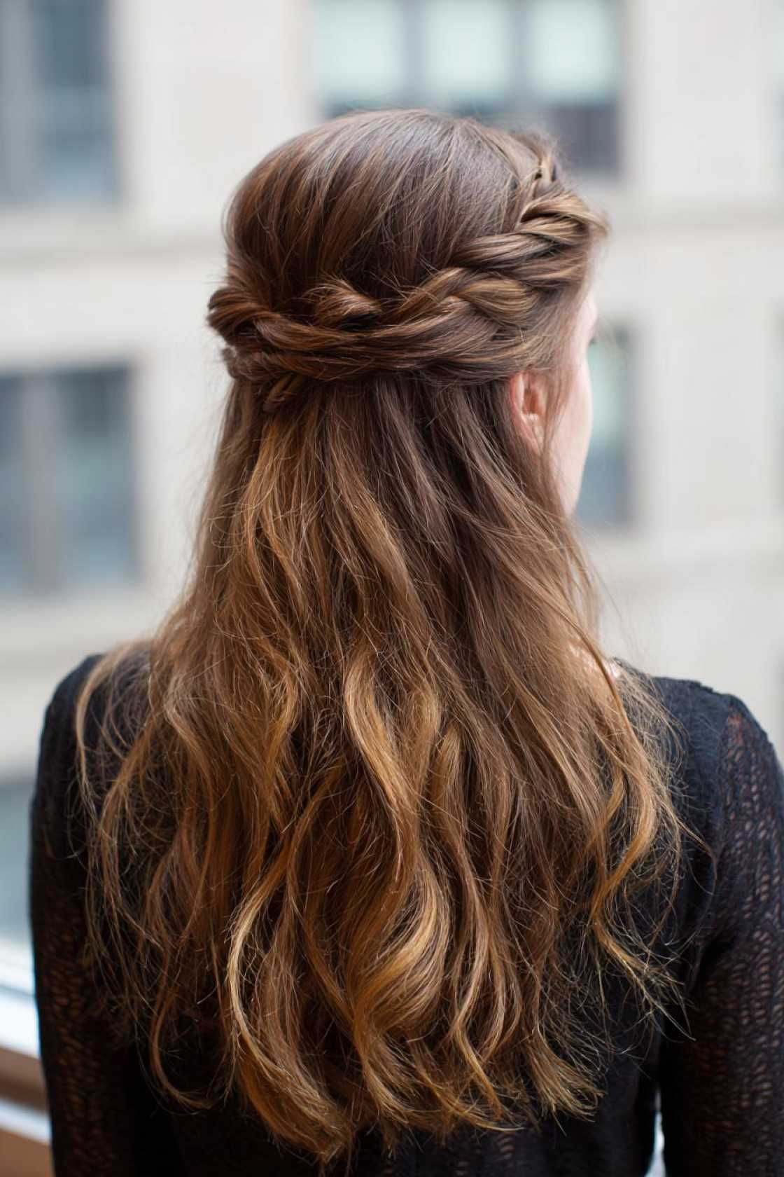 15+ Kickin' Country Concert Hair Ideas to Rock with Your Boots (Waves, Braids & More!). - 21. Half-Up Twist